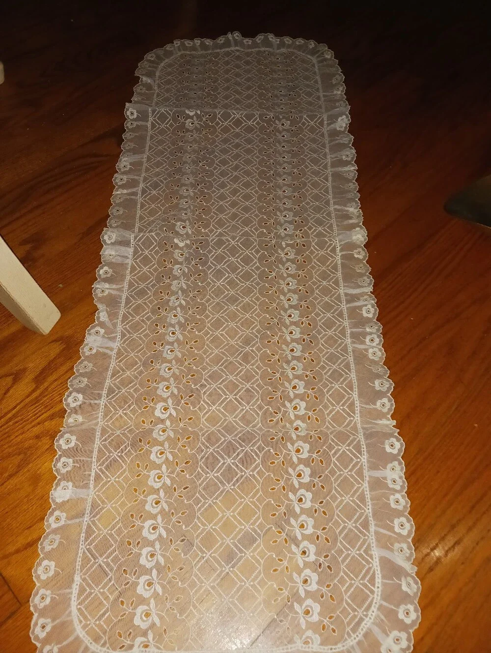 Gorgeous Vintage Table Runner - Elegant Floral Design